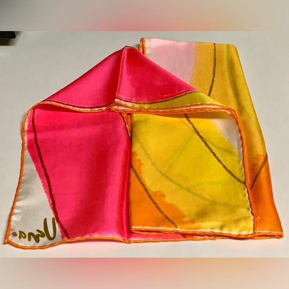 Vintage 1970s VERA NEUMANN Hand Rolled All Silk 44” x 15” Scarf Wrap Kerchief - Picture 5 of 16